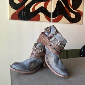 Freebird Saloon - Stylish Blue and Brown Ankle Boots